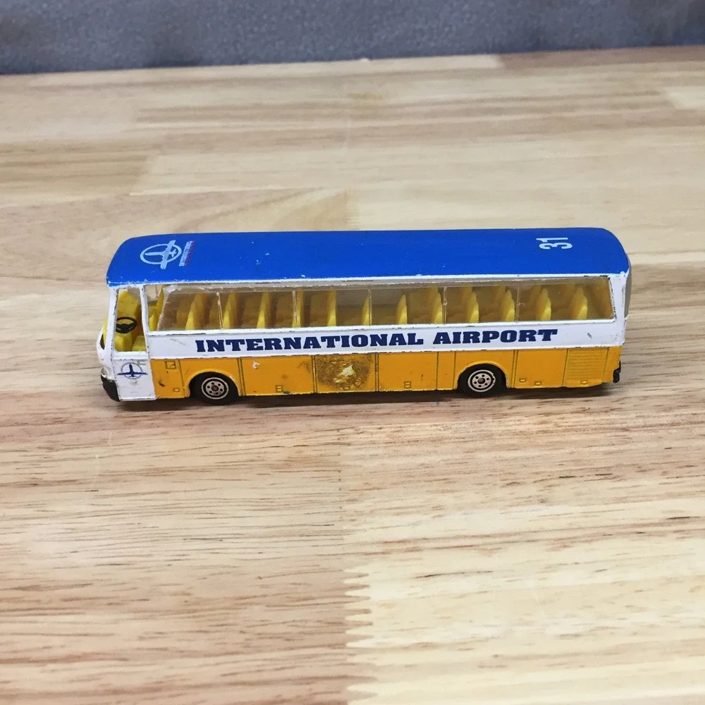 Hot‎ Wheels Diecast Lot Steamin Gleamin Semi Truck International Airport Bus 4pc